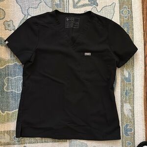 Women’s figs one pocket scrub top